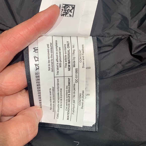 Canada Goose Wyndham Parka with Hood Trim - Picture 12 of 17